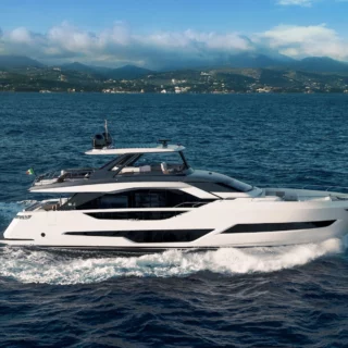 Ferretti Group presenta 25 yacht e sei world première al Cannes Yachting Festival 2025: eleganza e innovazione.