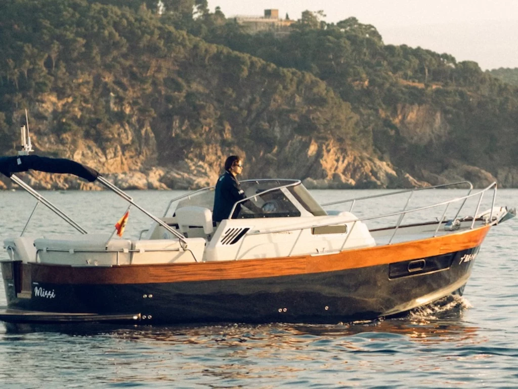 Girbau Boats lancia il G31 a Cannes 2025: design rinnovato, comfort superiore e tecnologia per la nautica mediterranea.