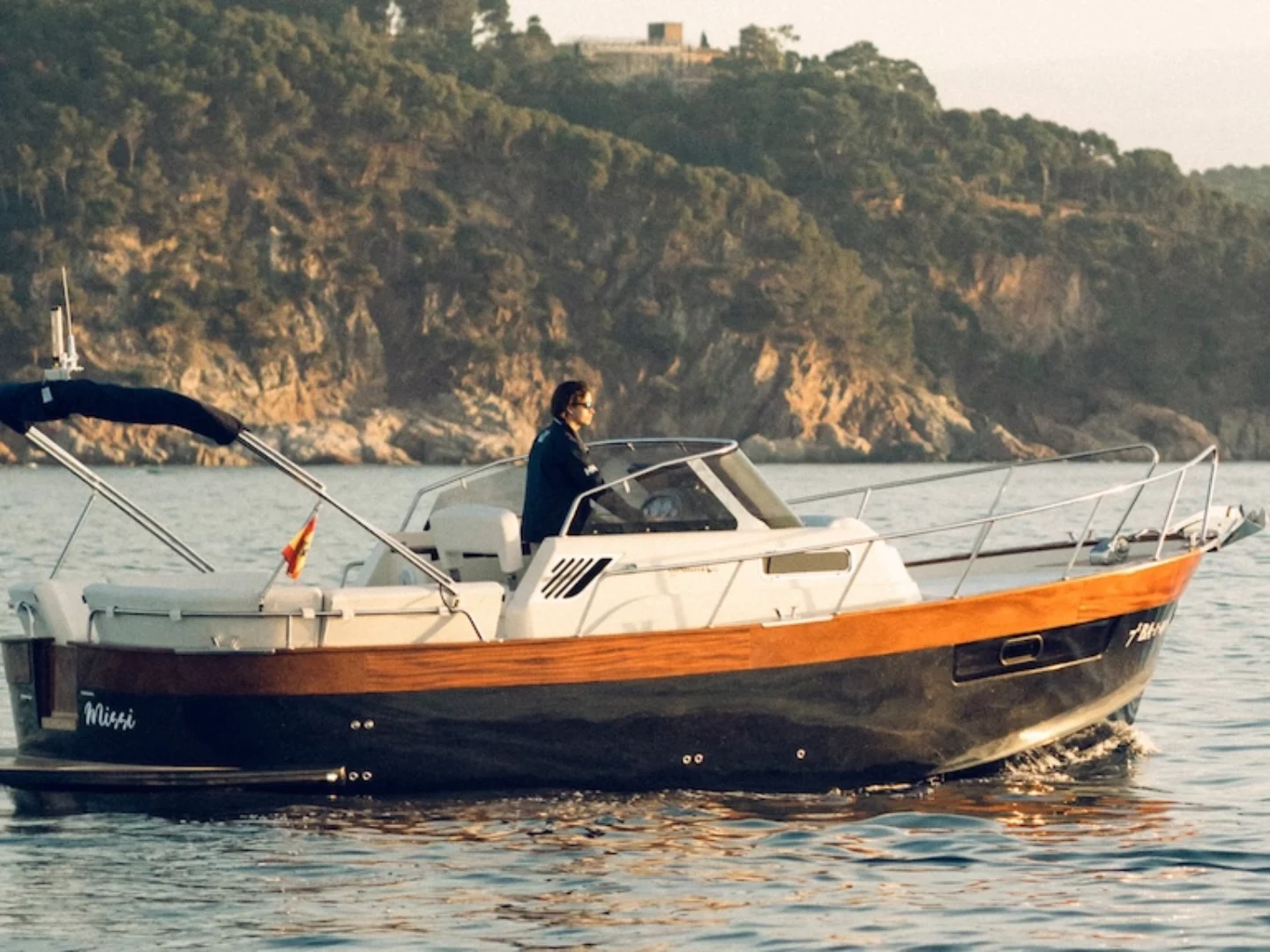 Girbau Boats lancia il G31 a Cannes 2025: design rinnovato, comfort superiore e tecnologia per la nautica mediterranea.