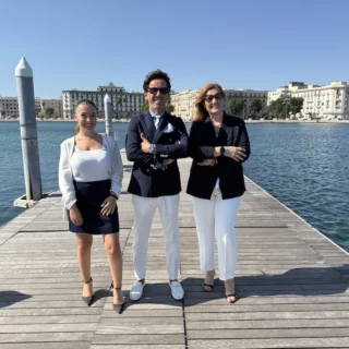 IET presenta corsi con stage garantiti per chef di bordo, hostess, marinai e manager portuali al Salone 2025.