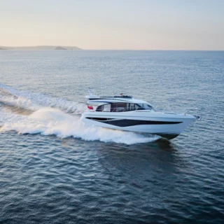 Princess Yachts presenta al Cannes Yachting Festival la nuova F58: eleganza, innovazione e fino a 34 nodi.