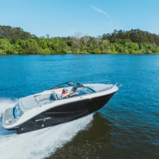 Bayliner presenta il nuovo C21i a Genova: 6,39 m di comfort, tecnologie moderne e motore fino a 250HP.